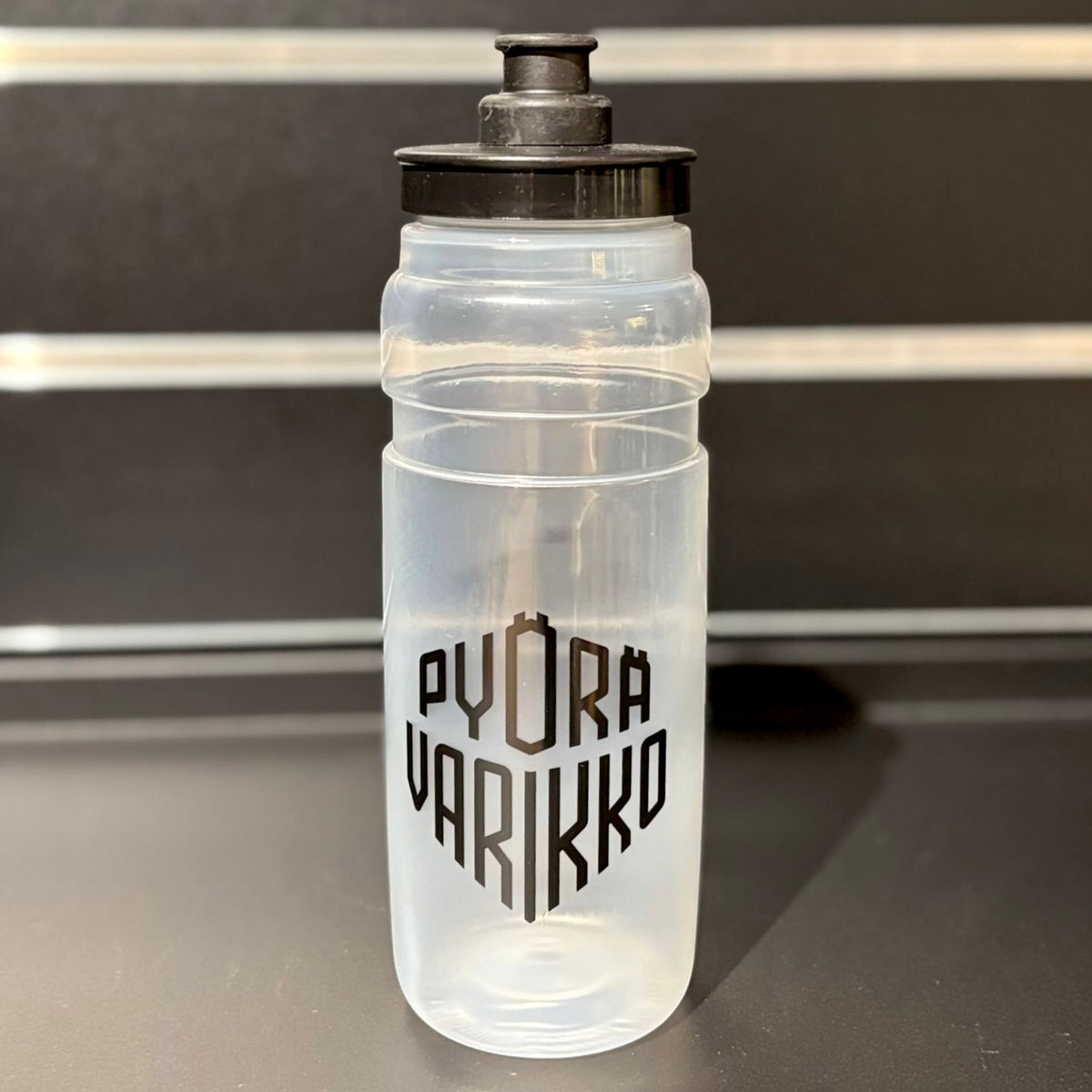 Elite x Pyörävarikko 750ml Juomapullo
