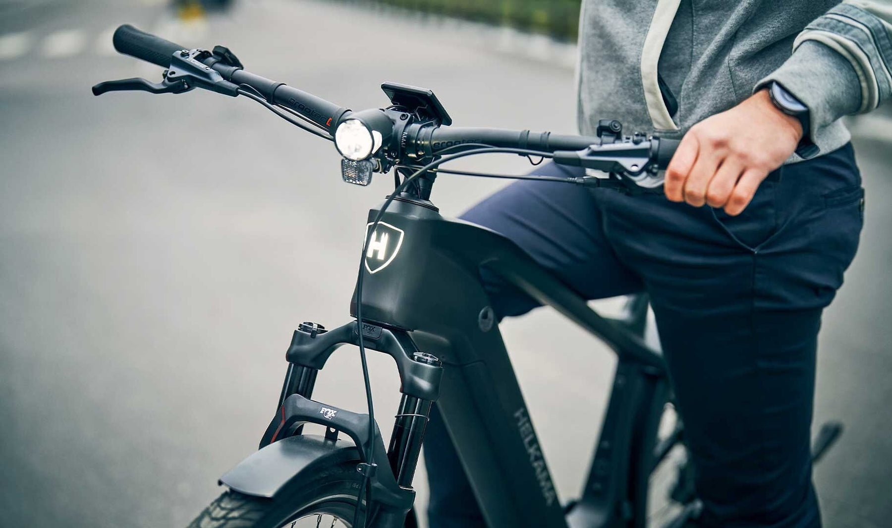 Helkama Carbon H 11v Di2 Hybridisähköpyörä