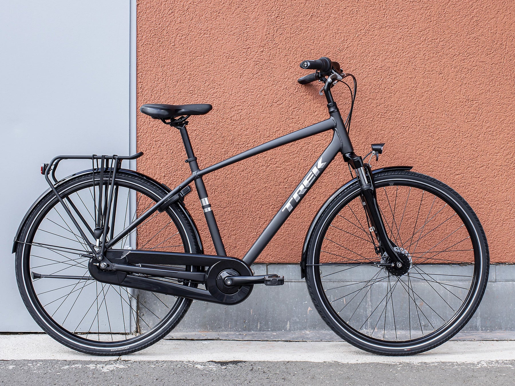 Trek District 1 Equipped